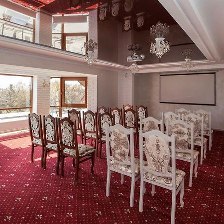 Mon Ami Hotel İvano-Frankivsk Dış mekan fotoğraf