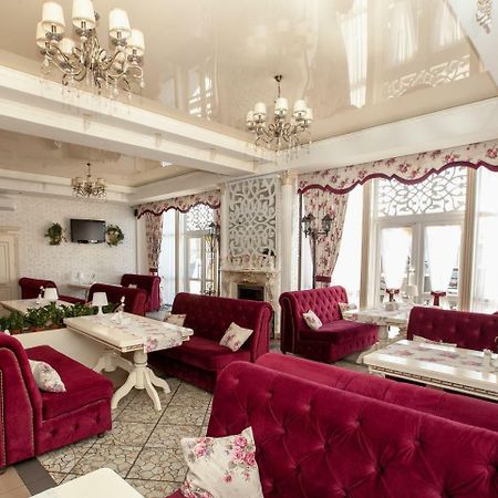 Mon Ami Hotel İvano-Frankivsk Dış mekan fotoğraf