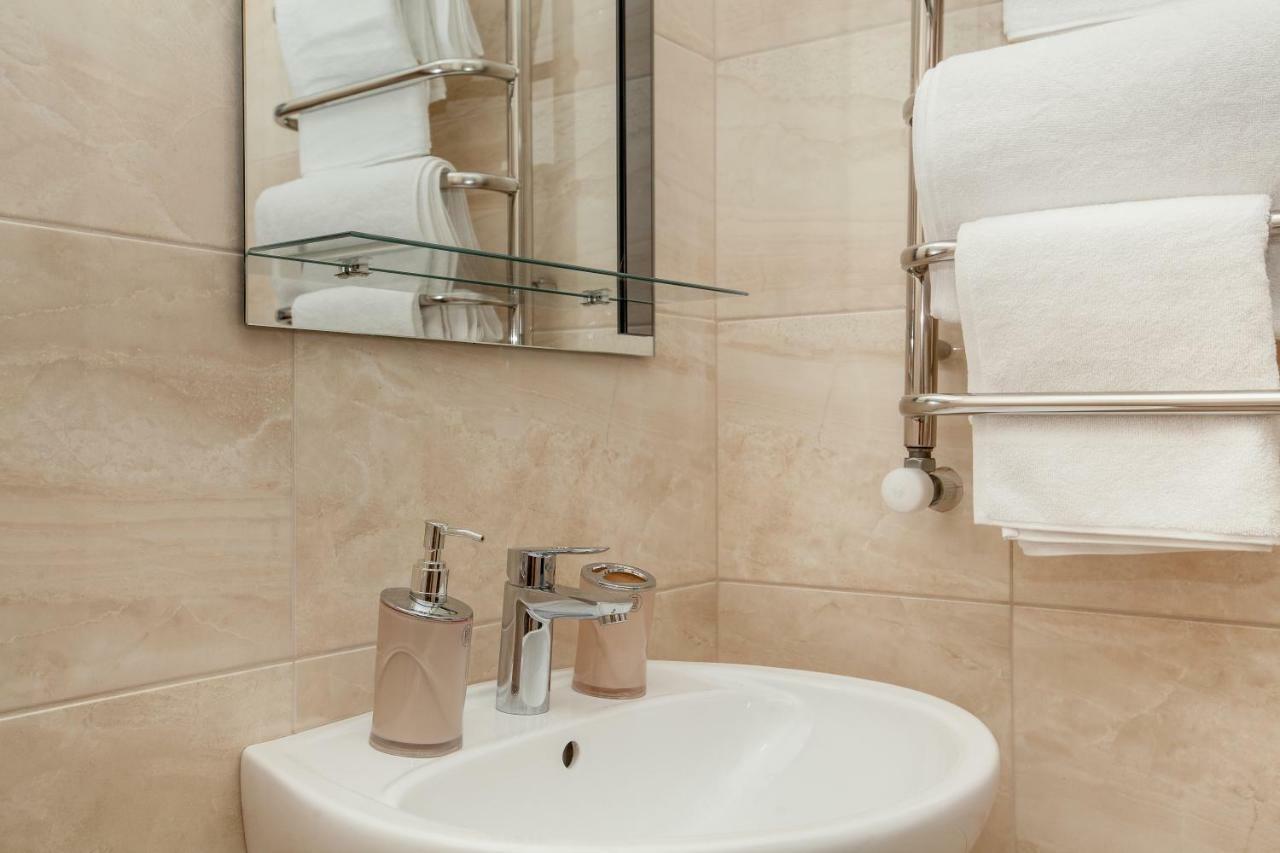 Mon Ami Hotel İvano-Frankivsk Dış mekan fotoğraf