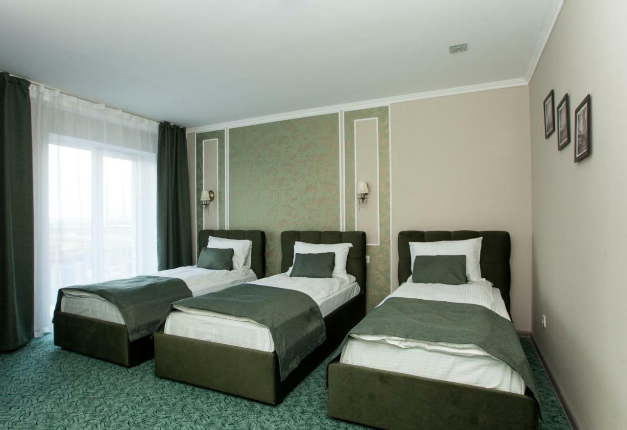 Mon Ami Hotel İvano-Frankivsk Dış mekan fotoğraf