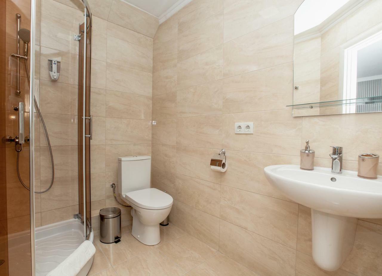 Mon Ami Hotel İvano-Frankivsk Dış mekan fotoğraf