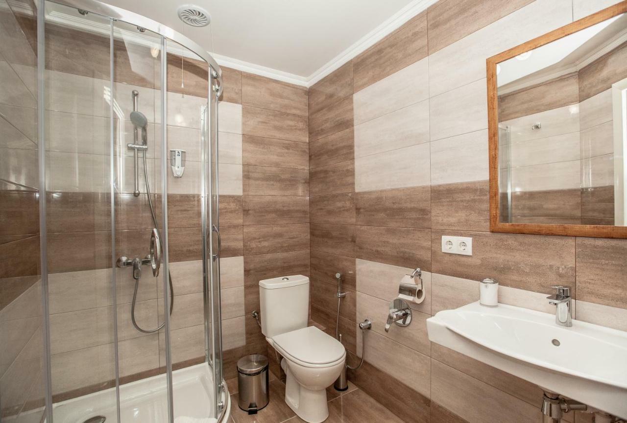 Mon Ami Hotel İvano-Frankivsk Dış mekan fotoğraf