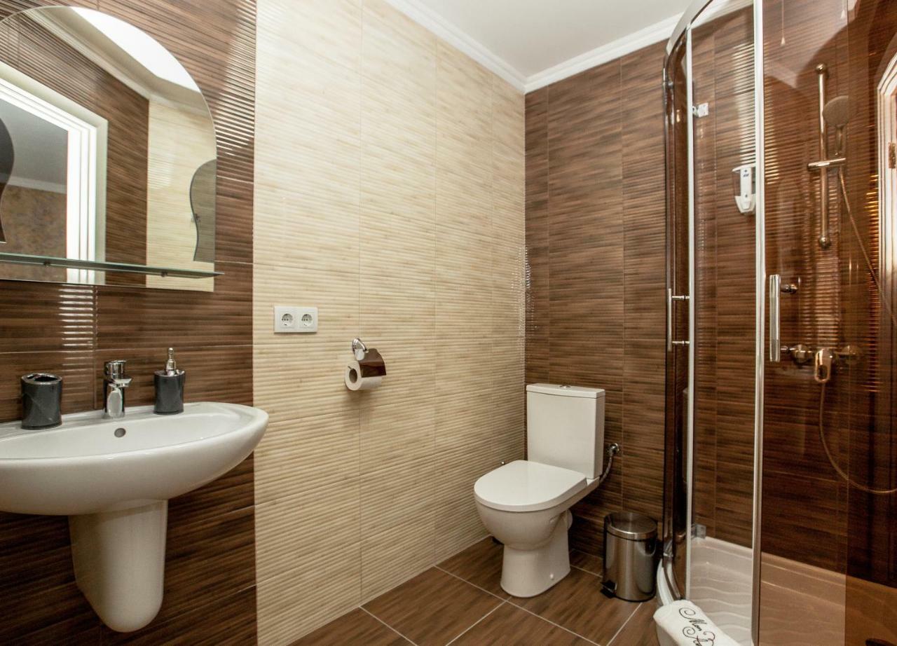 Mon Ami Hotel İvano-Frankivsk Dış mekan fotoğraf
