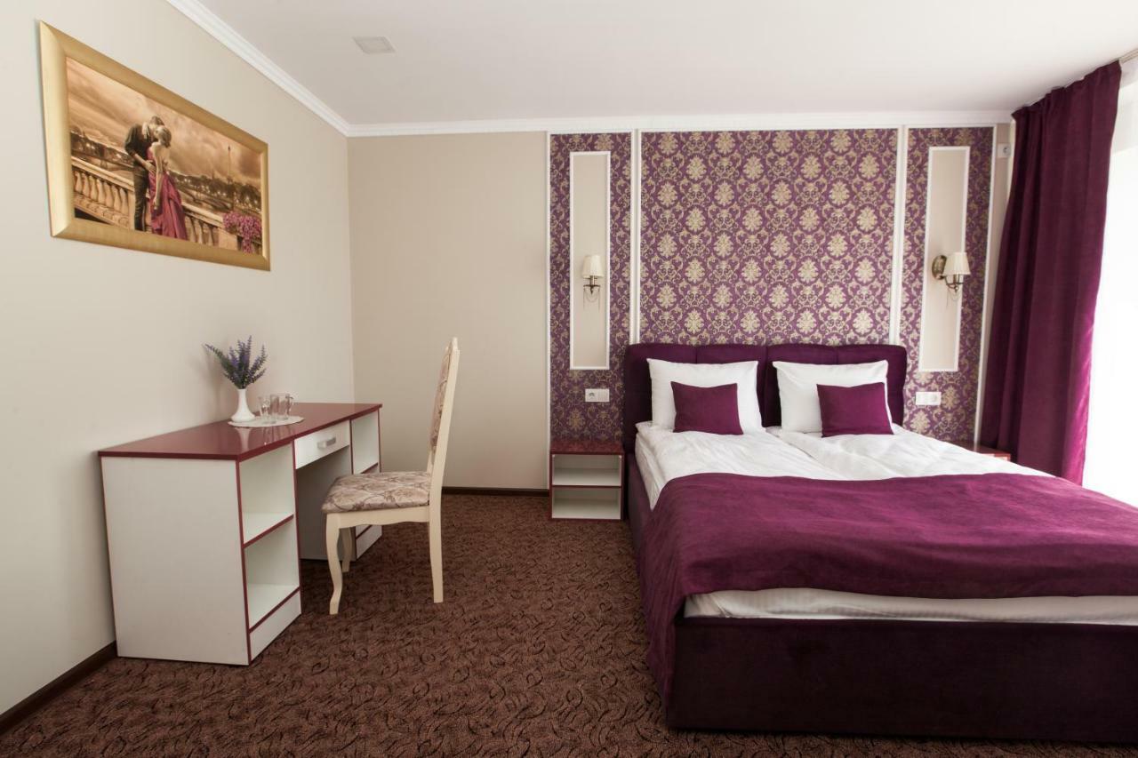 Mon Ami Hotel İvano-Frankivsk Dış mekan fotoğraf