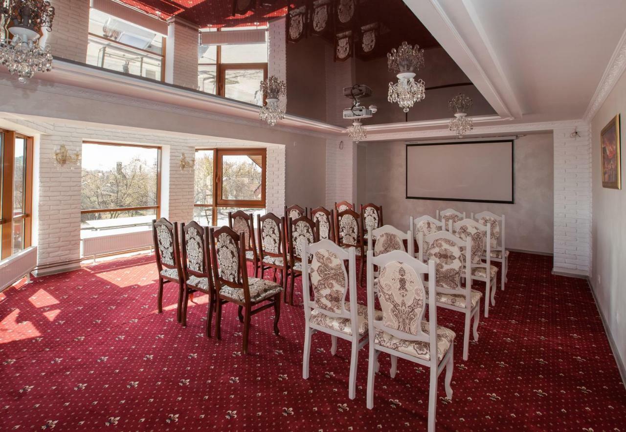 Mon Ami Hotel İvano-Frankivsk Dış mekan fotoğraf