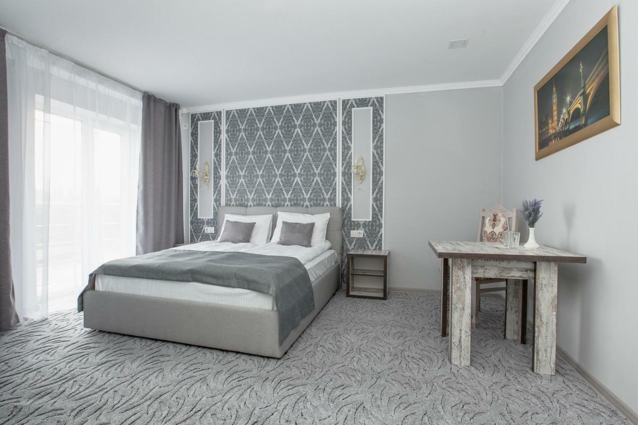 Mon Ami Hotel İvano-Frankivsk Dış mekan fotoğraf