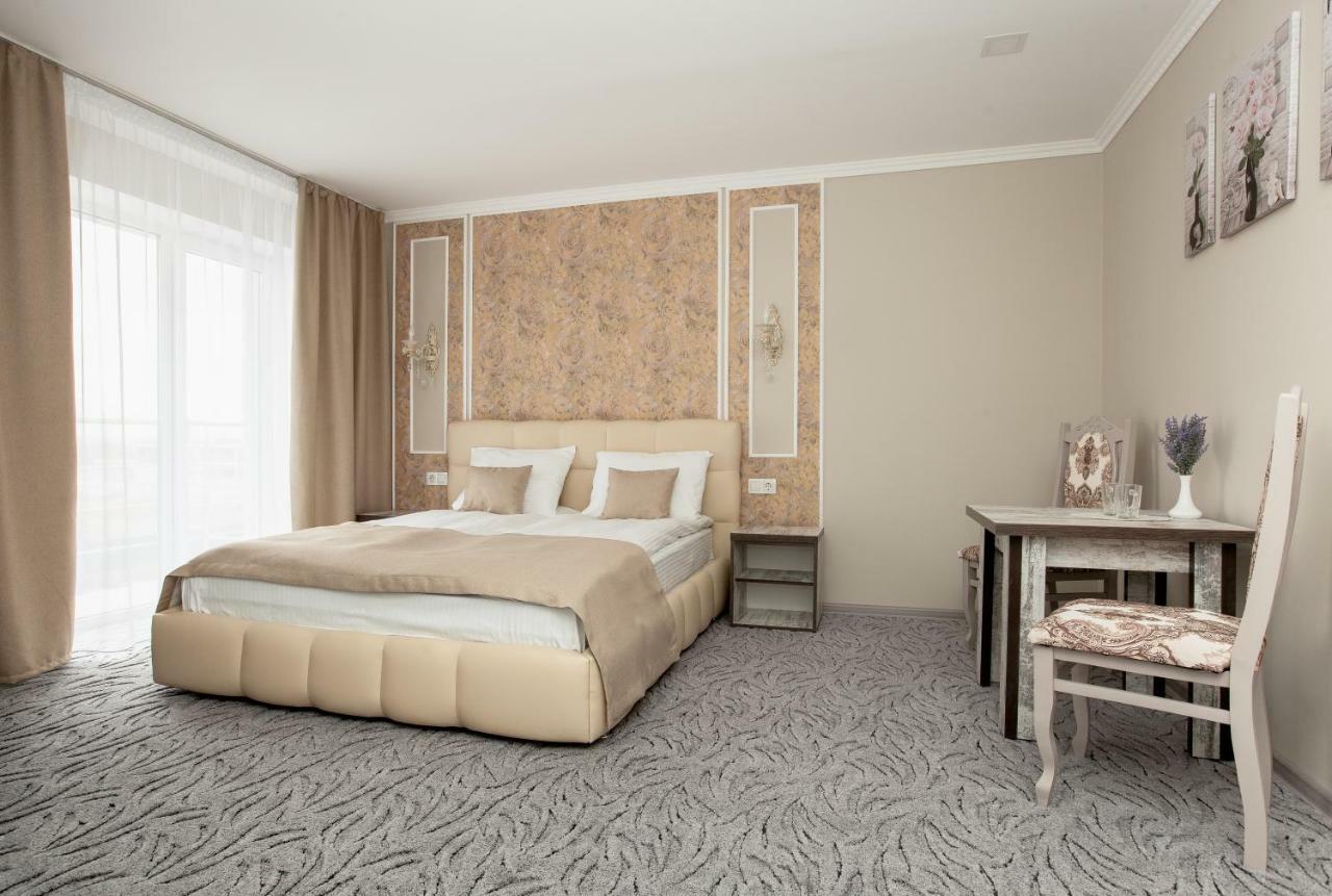 Mon Ami Hotel İvano-Frankivsk Dış mekan fotoğraf
