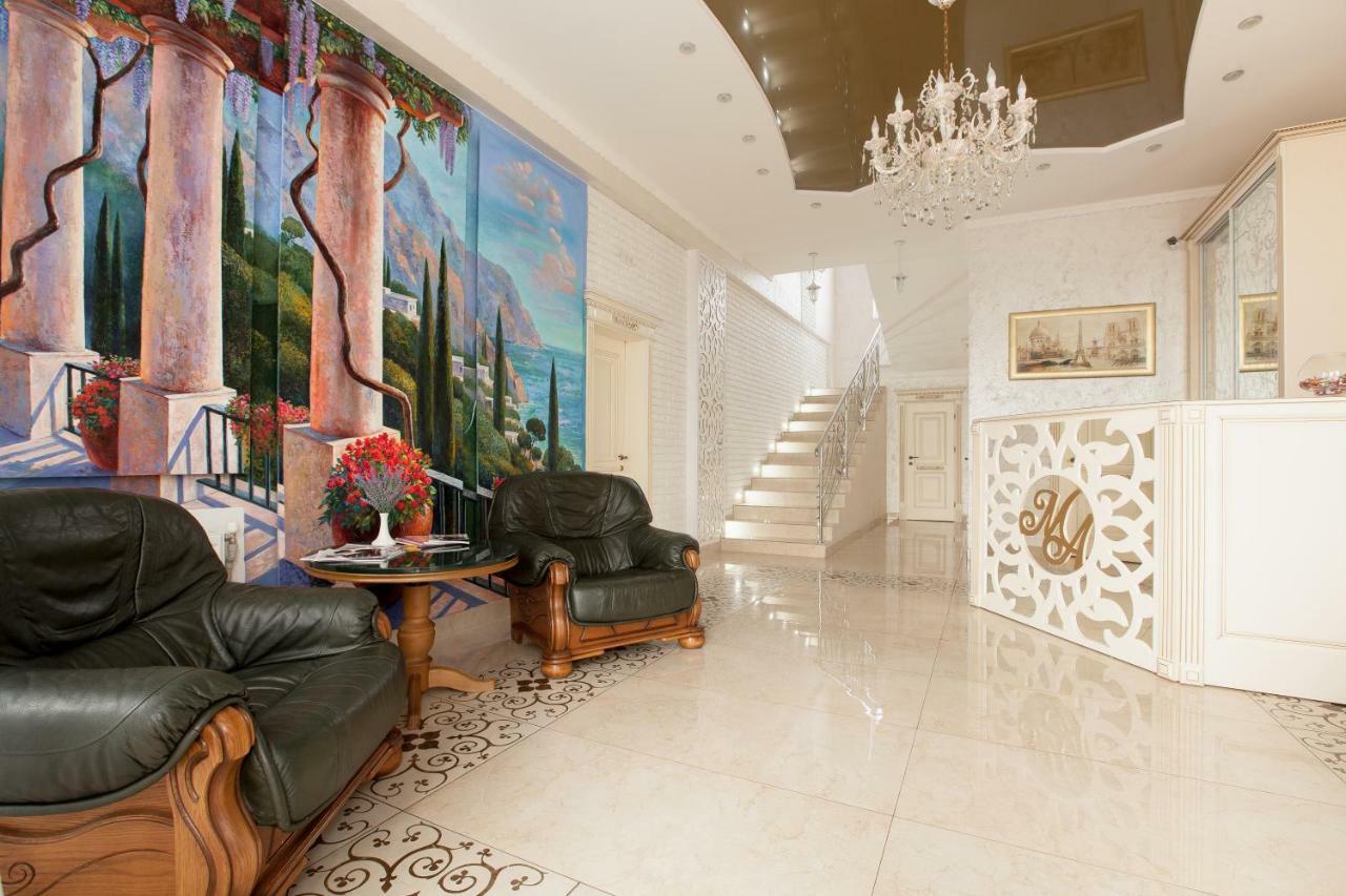 Mon Ami Hotel İvano-Frankivsk Dış mekan fotoğraf