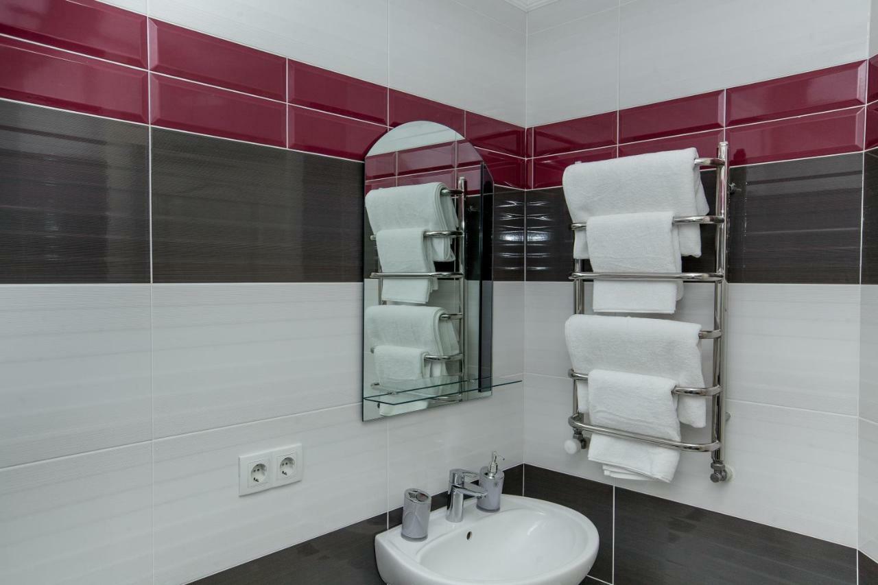 Mon Ami Hotel İvano-Frankivsk Dış mekan fotoğraf