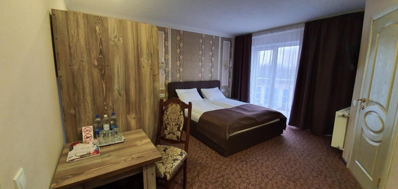 Mon Ami Hotel İvano-Frankivsk Dış mekan fotoğraf