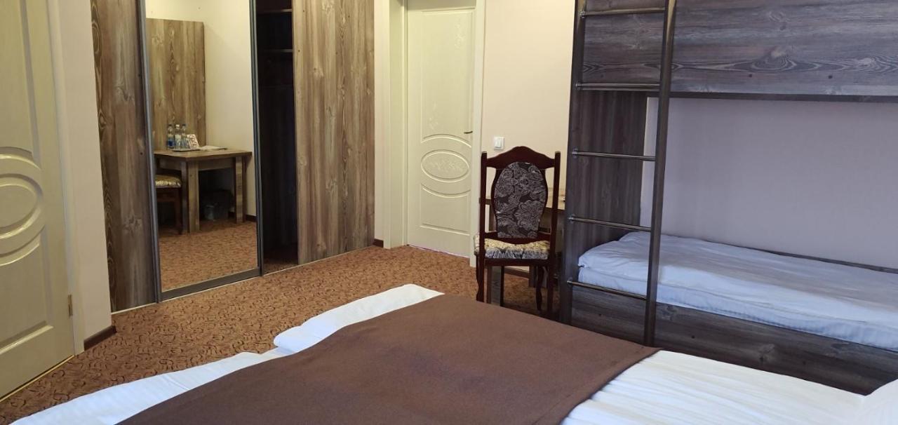 Mon Ami Hotel İvano-Frankivsk Dış mekan fotoğraf