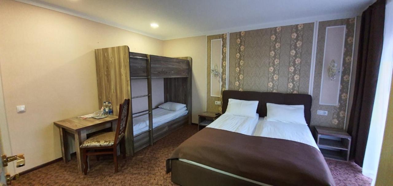 Mon Ami Hotel İvano-Frankivsk Dış mekan fotoğraf
